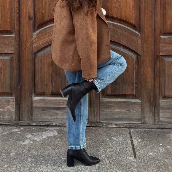 Chocolate brown crocodile boots for the Fall - Picture 3 of 15